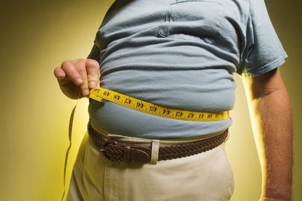 آیا چاقی ناشی از نوشیدن آب در وسط وعده غذایی است؟