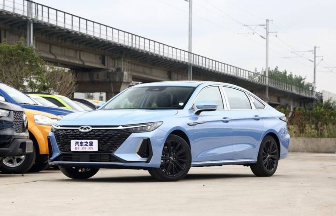 پزشکی ورود رقیب چینی تویوتا کمری به ایران / عکس