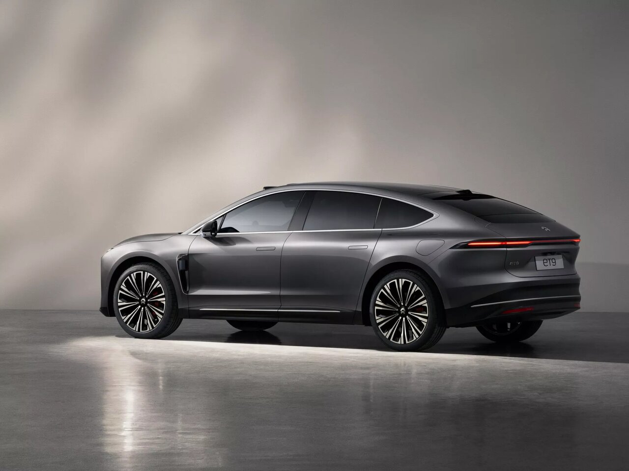 کُریخوانی به سبک چینی برای ماشینهای آلمانی و آمریکایی/ عکس