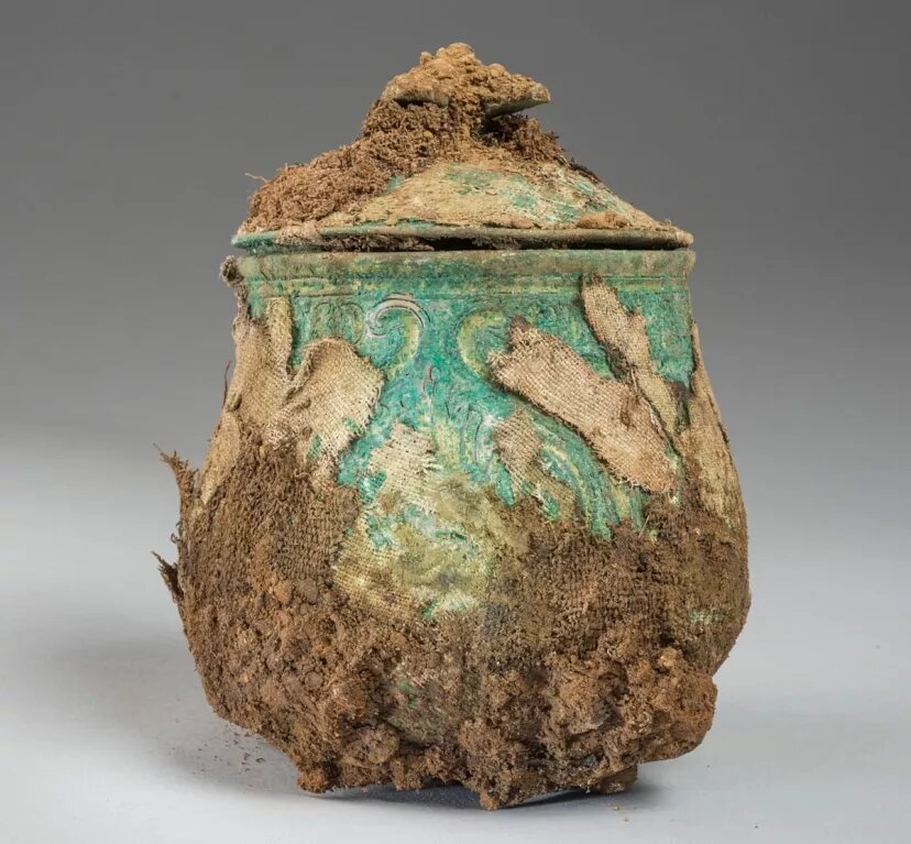 پزشکی ظرف نقره گنجینه وایکینگها، متعلق به شاهنشاهی ساسانی از آب درآمد/ عکس