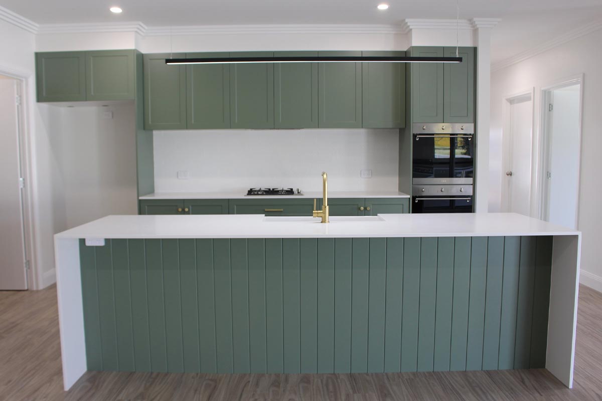 اجرای رنگ پلی&zwnj;اورتان روی کابینت MDF