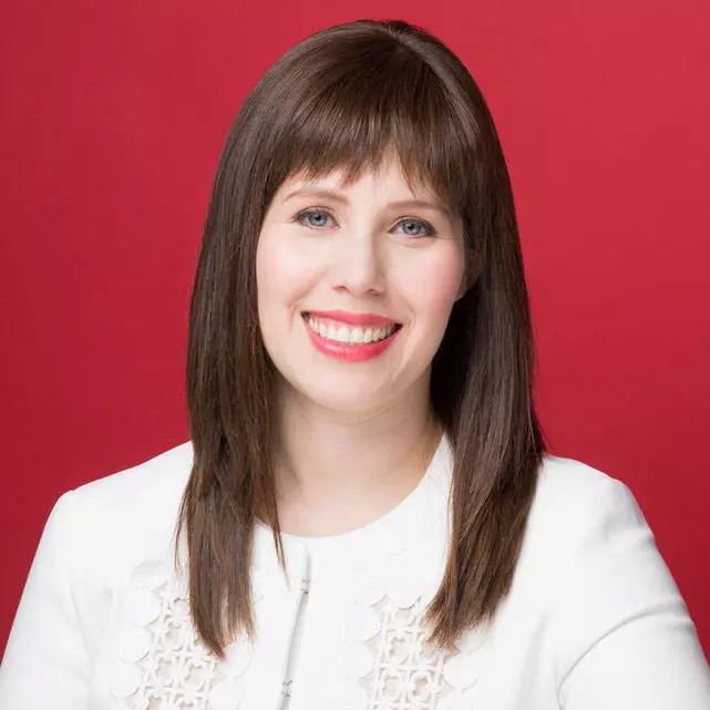 نویسنده کتاب دختران به عفاف روی می آورند :وندی شلیت