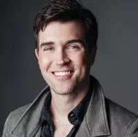 نویسنده کتاب یکی پس از دیگری : آ. جی. فین